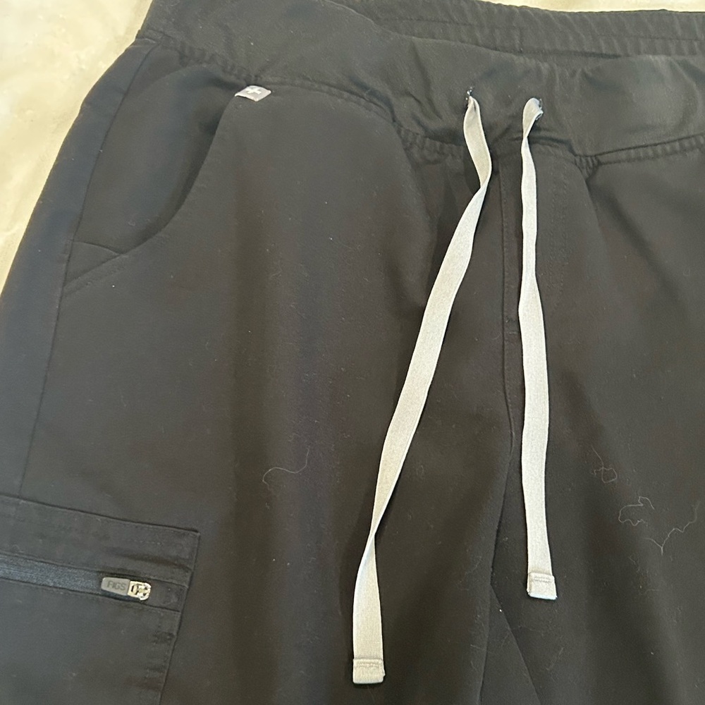 Women’s Figs Black Technical Collection Scrub Pants M/Tall